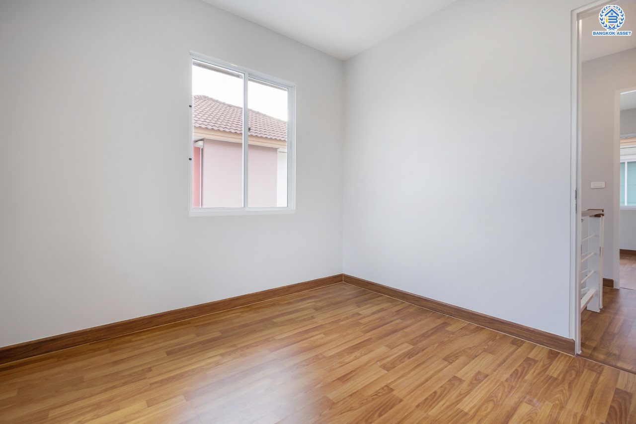 บ้านเดี่ยวมือสองนนทบุรี ม.ฮาบิเทีย ราชพฤกษ์-345 จากแบรนด์คุณภาพ Sansiri เนื้อที่ 50 ตร.ว. ฟังก์ชัน 3 ห้องนอน 2 ห้องน้ำ จอดรถได้ 2 คัน บนทำเลติดถนนใหญ่ 345 พร้อมเชื่อมสู่ราชพฤกษ์, แจ้งวัฒนะ และติวานนท์ ฯลฯ ได้อย่างรวดเร็ว ใกล้ทางด่วน "ศรีสมาน" และรายล้อมด้วยสิ่งอำนวยความสะดวกครบ